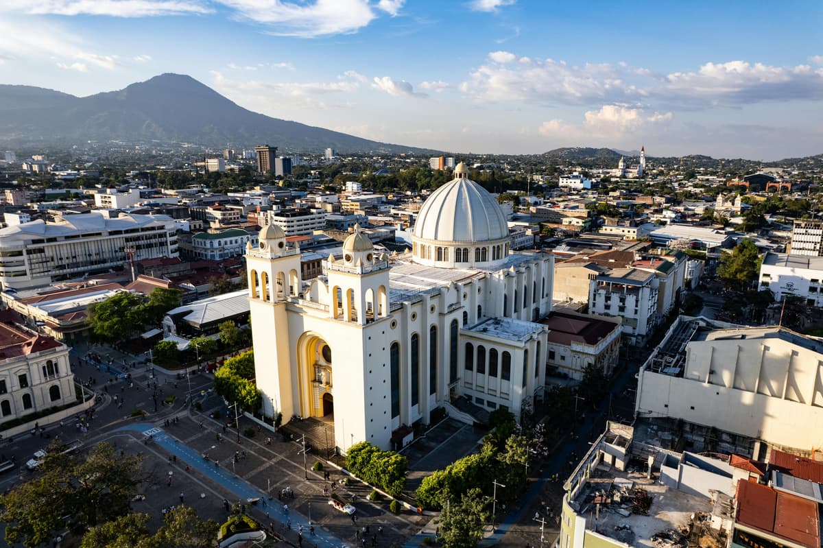 Hiring in El Salvador: Minimum Wage and Employment Guide
