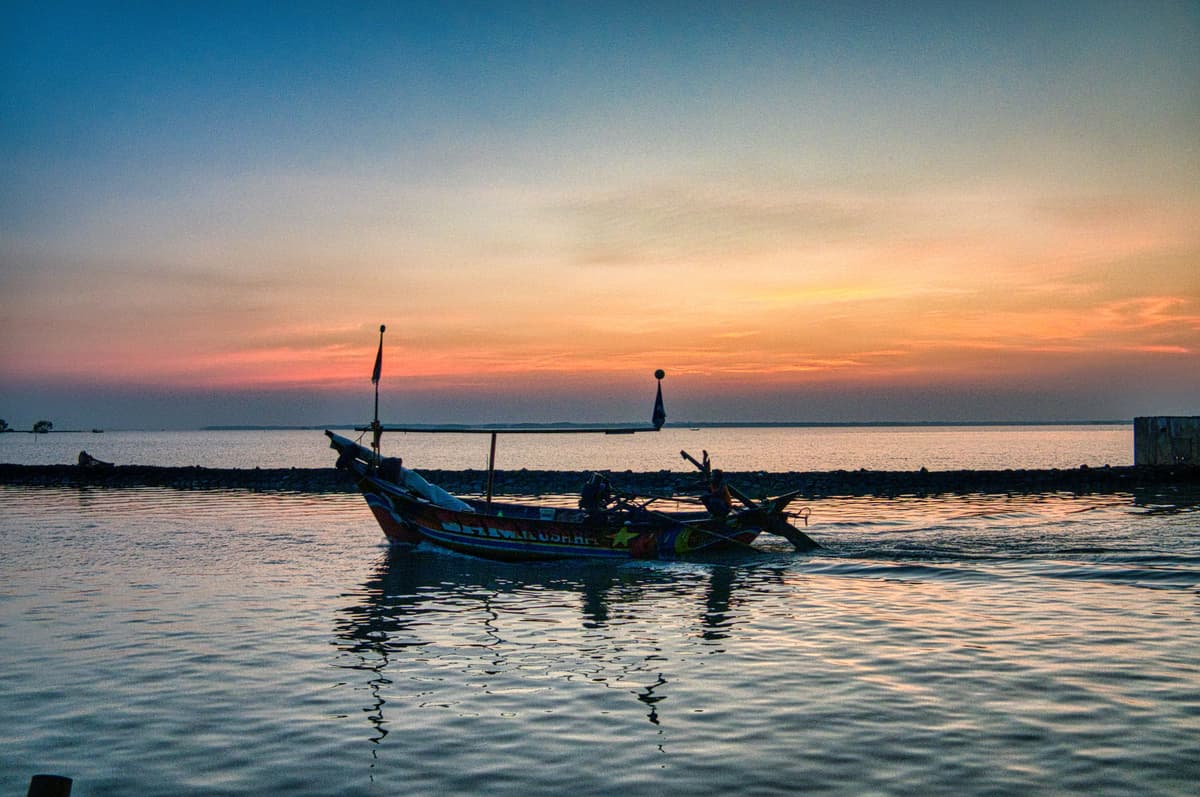 Hiring in Indonesia: Minimum Wage and Employment Guide