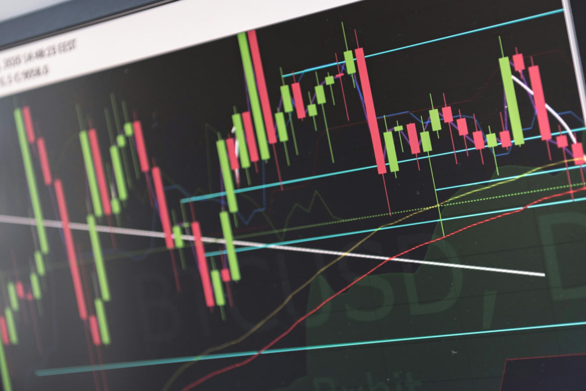 Green and red graph on screen.
