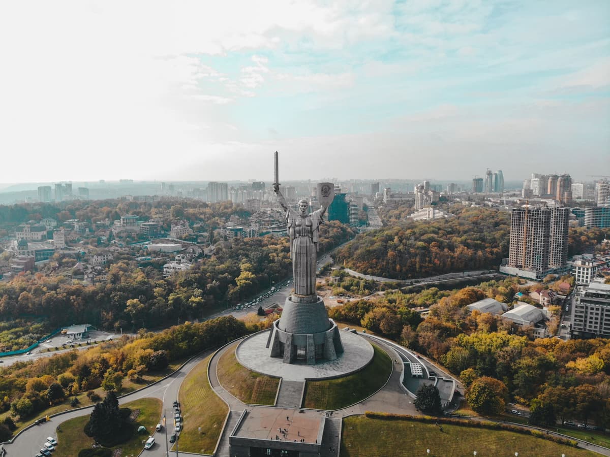 Hiring in Ukraine: Minimum Wage and Employment Guide