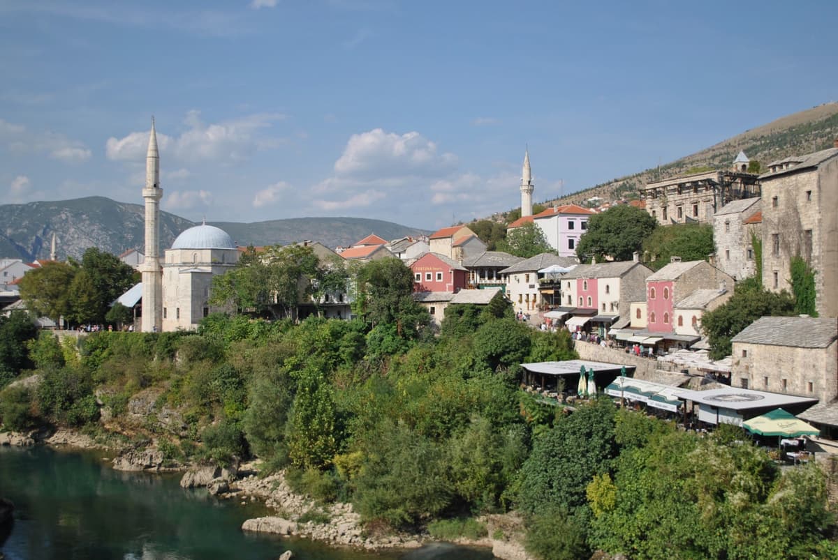 Hiring in Bosnia and Herzegovina: Minimum Wage and Employment Guide