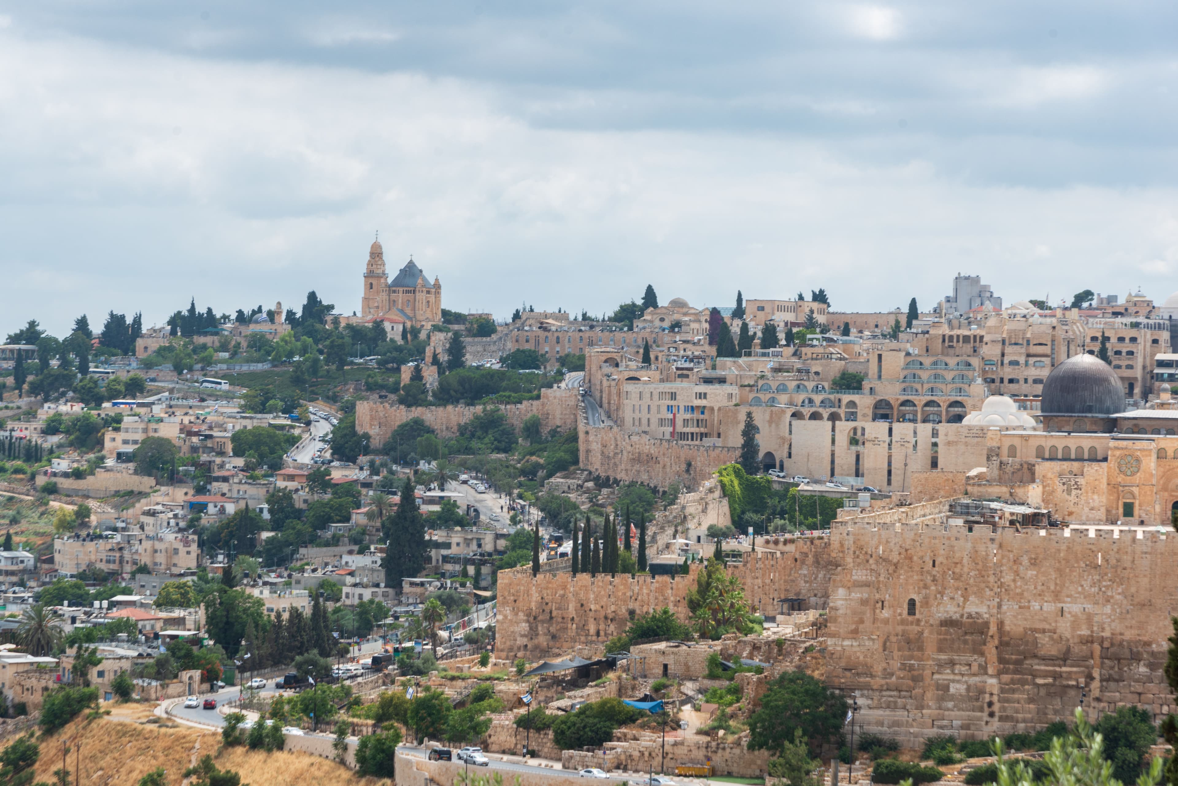 Hiring in Israel: Minimum Wage and Employment Guide