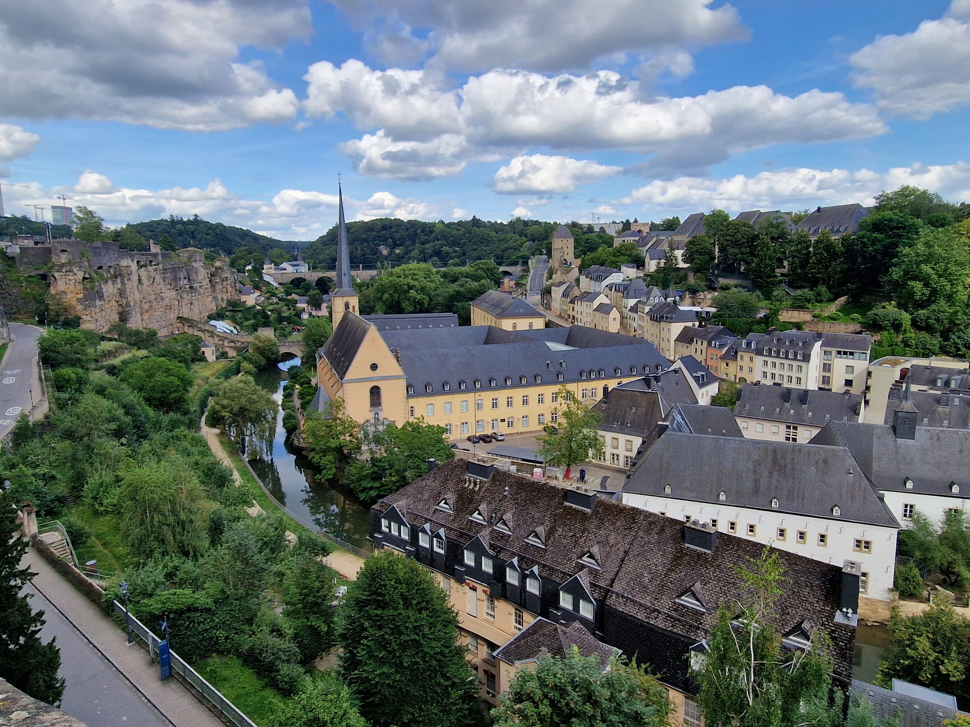 Hiring in Luxembourg: Minimum Wage and Employment Guide