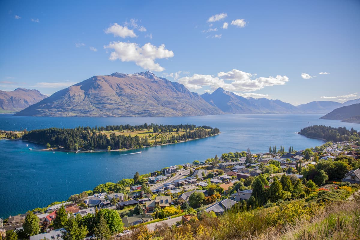 Hiring in New Zealand: Minimum Wage and Employment Guide